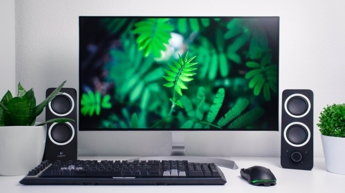 Color psychology clean desk