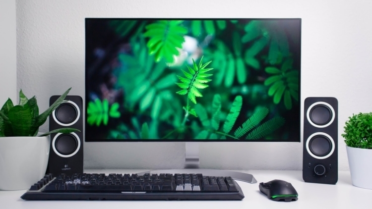 Color psychology clean desk