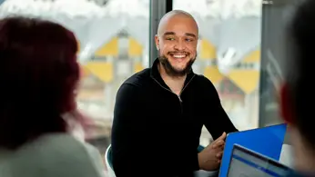AI in content marketing: How AI helps teams drive measurable ROI