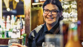 Kunden-Spotlight: Mitchells & Butlers setzt mit der Lösung von Bynder x Wrike seine Marketingkampagnen zu 66 % schneller um