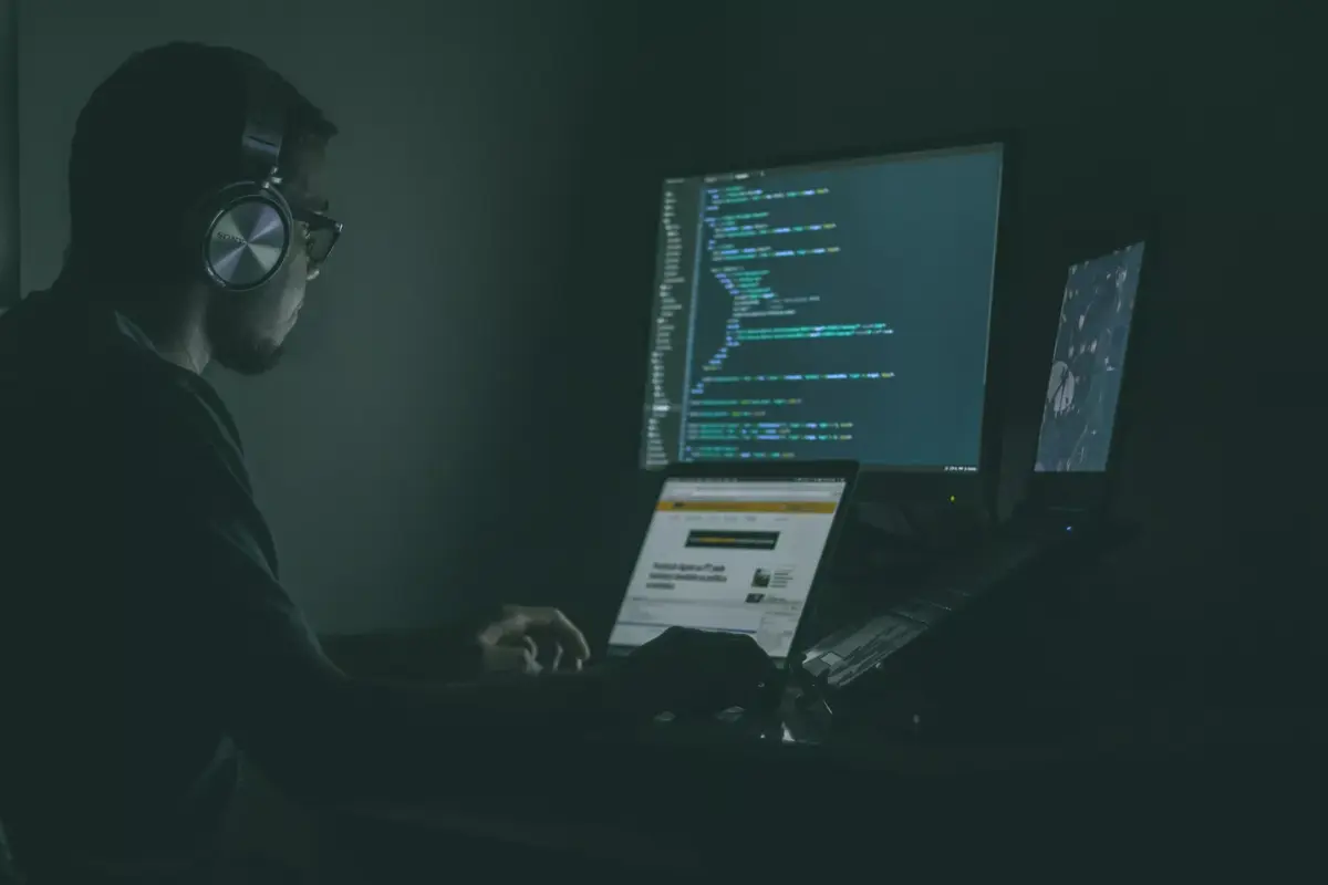 Header Cybersecurity x remote work