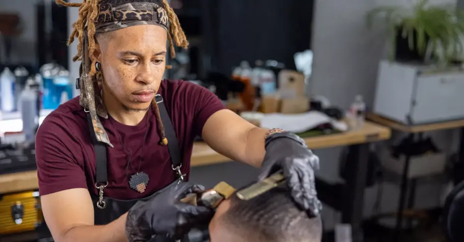 Spotlight Client: Booksy coopère avec Bynder pour offrir des expériences de marque cohérentes en matière de contenu