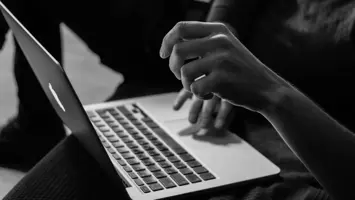 Bynder’s 'Human Touch' survey uncovers consumers opinions on the use of AI in content creation